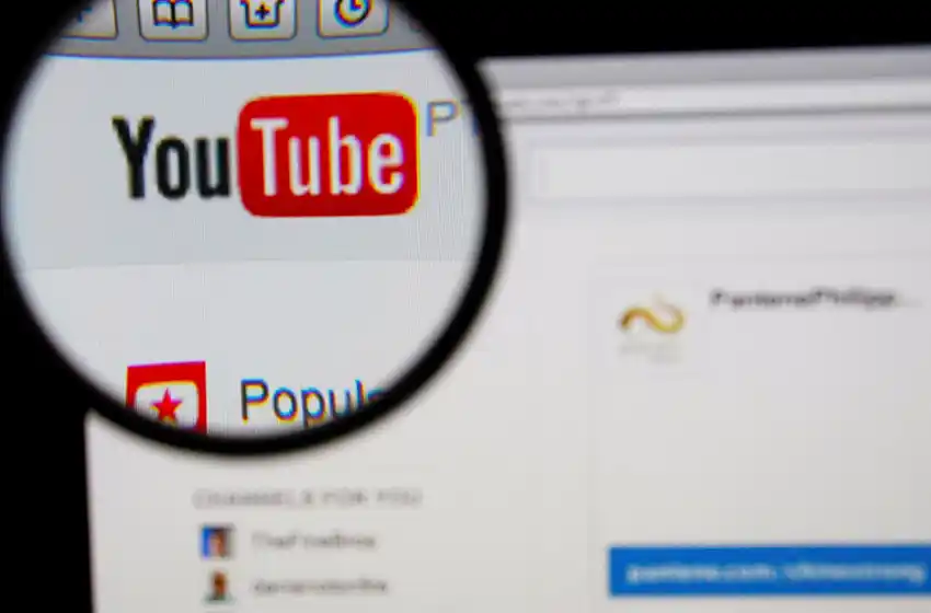 Rusia advirtió que expulsará a periodistas occidentales si YouTube bloquea conferencias