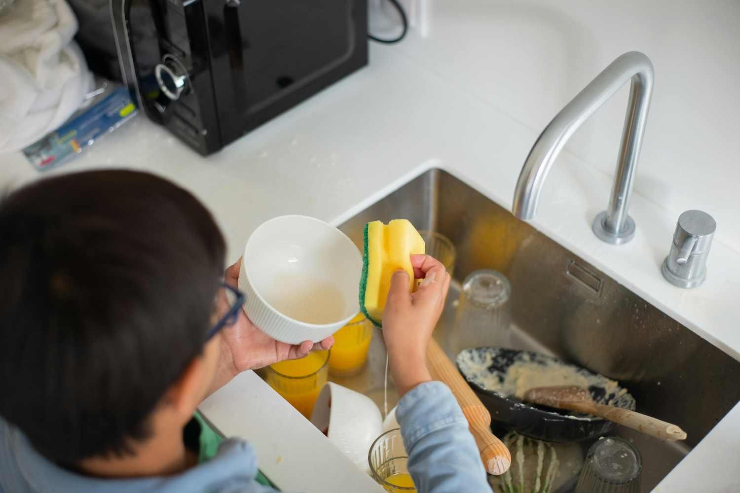 El secreto mejor guardado en la cocina: ¿por qué conviene hervir las esponjas una vez por semana?