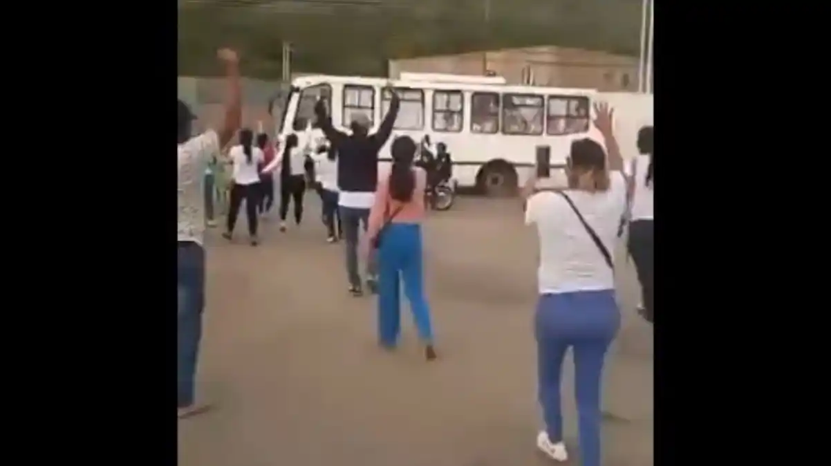 Familiares reportan gran movilización de presas políticas entre penales (VIDEO)