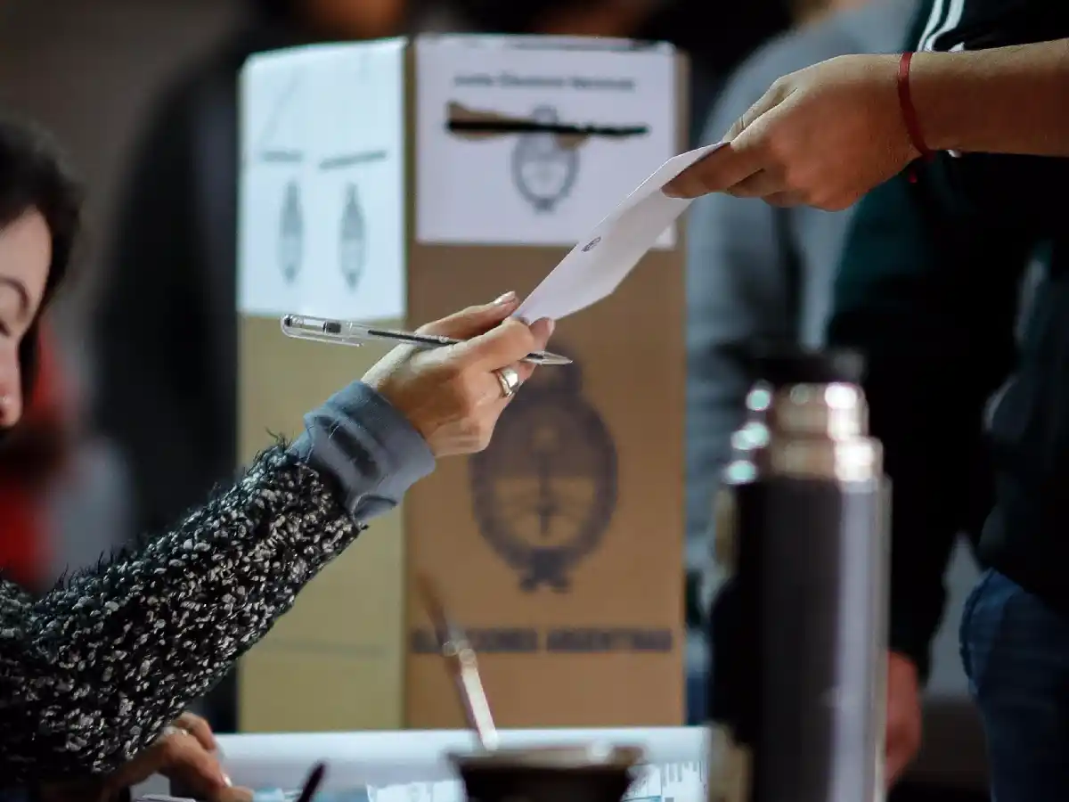 El Gobierno pidió no desplazar a Smartmatic y la empresa prometió mejoras