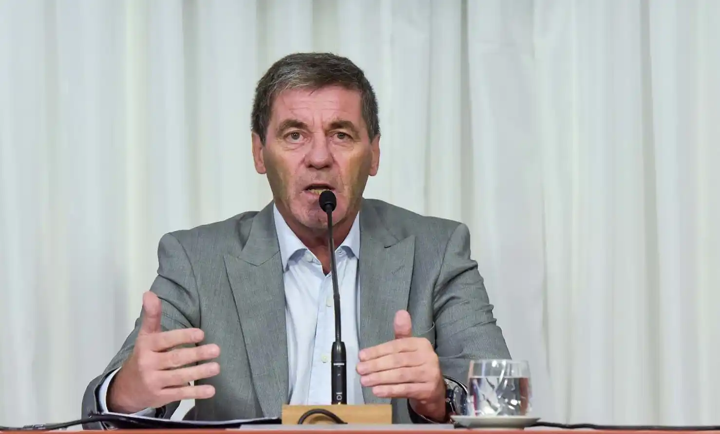 La renegociación de la deuda en dólares permitió un ahorro de 500 millones de pesos para Salud