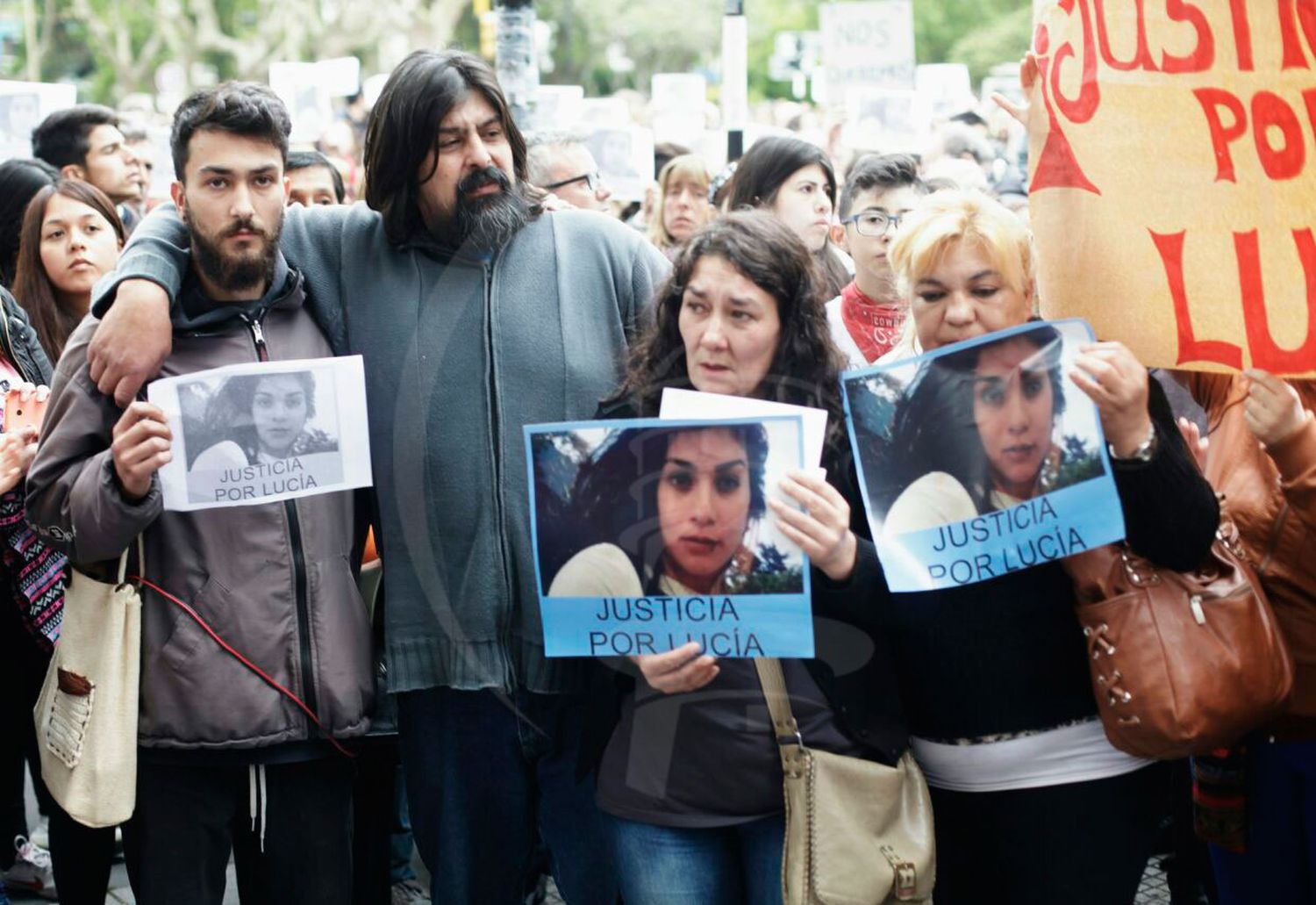 Tras el pedido, custodian a la familia de Lucía Pérez