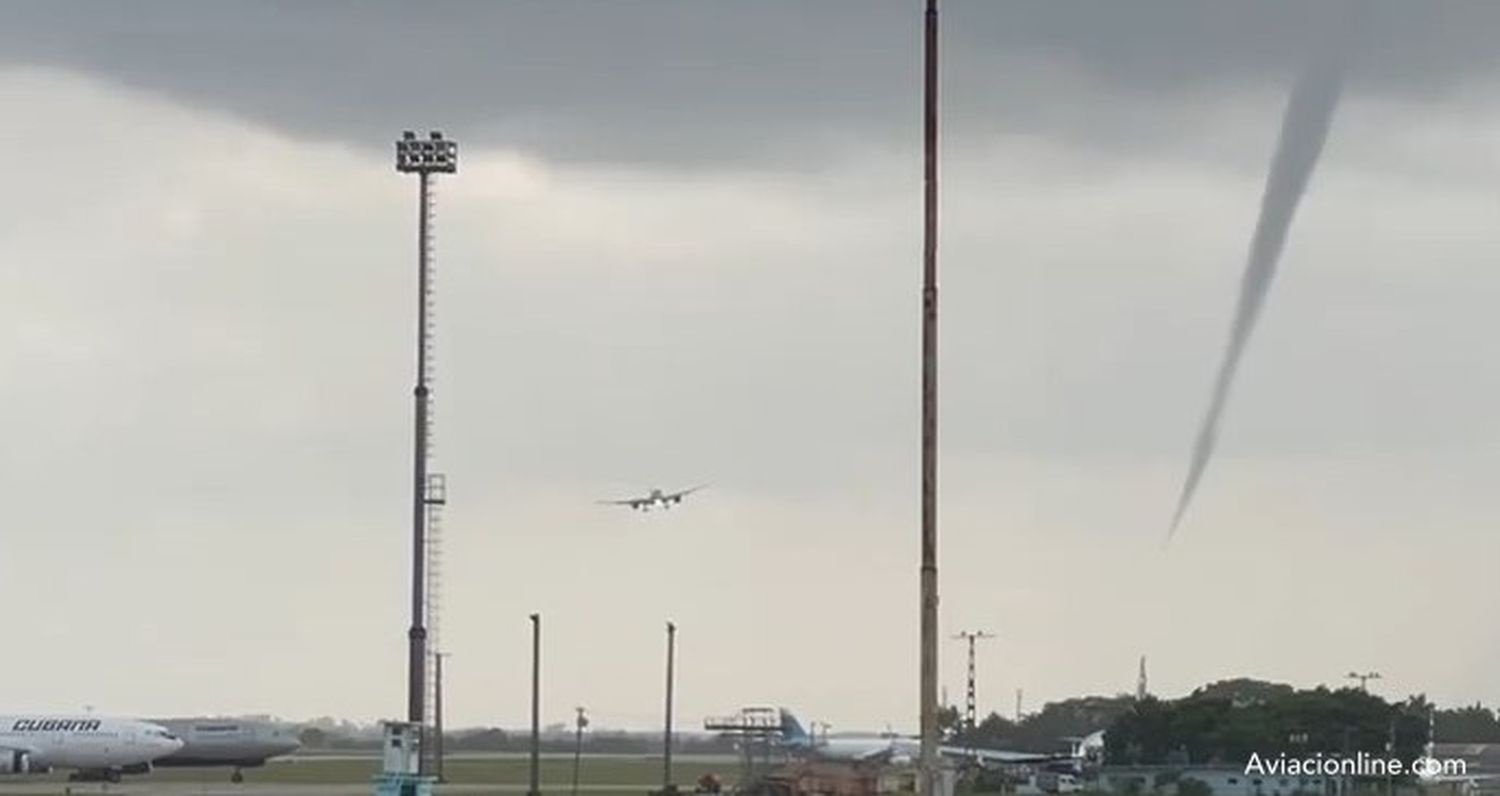 An Airbus A350 dodges a tornado while landing in Havana