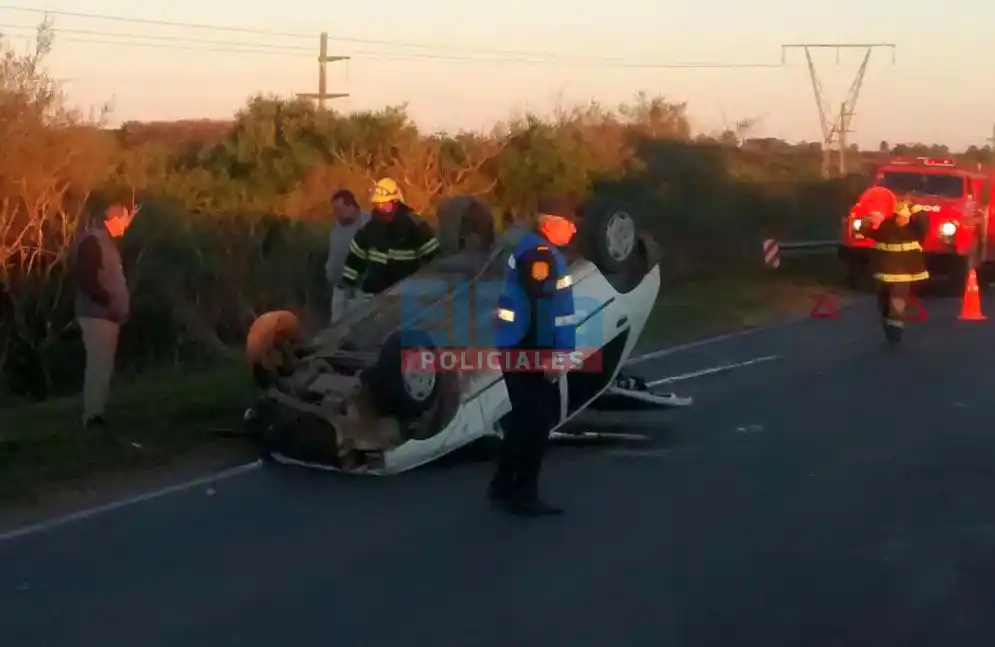 Un joven lesionado en un vuelco en la ruta 39