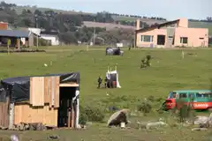 El que labura cierra y el  que usurpa hace negocio