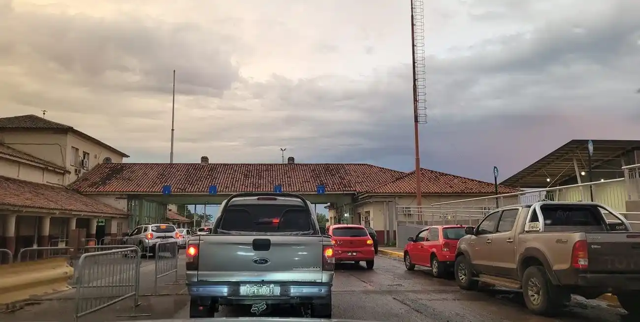 El cruce de Paso de Los Libres, uno de los más utilizados para llegar a Brasil.