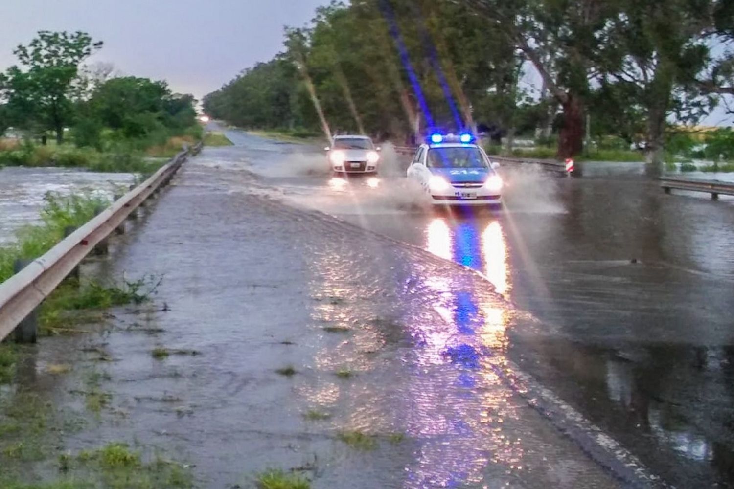 Debido a las intensas lluvias piden circular con precaución por la red vial entrerriana