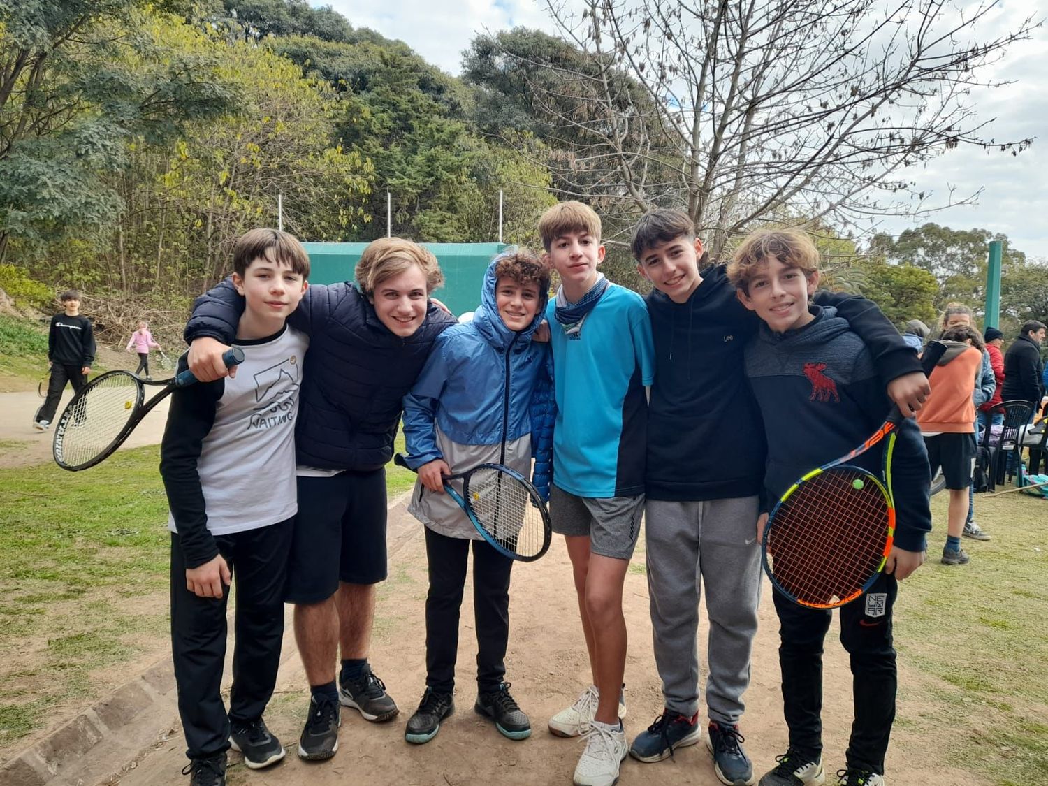 Chicos de San Pedro, Pergamino y Ramallo se acercaron a las canchas del Náutico durante el sábado a la mañana.