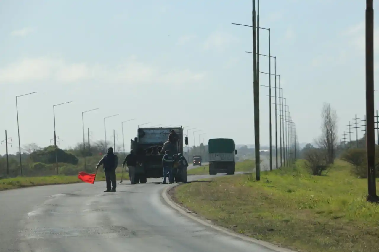El Municipio comenzó un trabajo de bacheo en los puntos más críticos del Acceso Sur