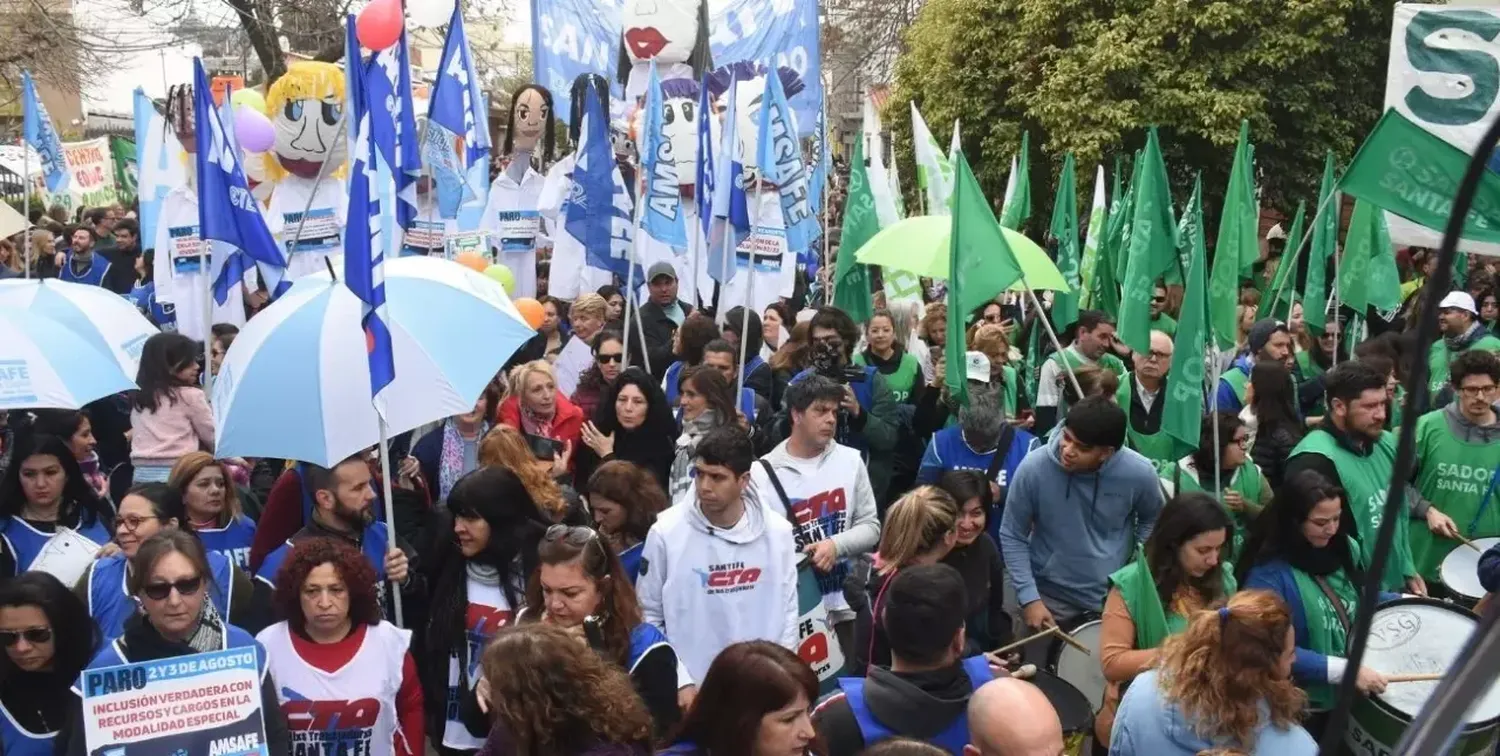 Los docentes santafesinos se movilizan este miércoles en la capital provincial