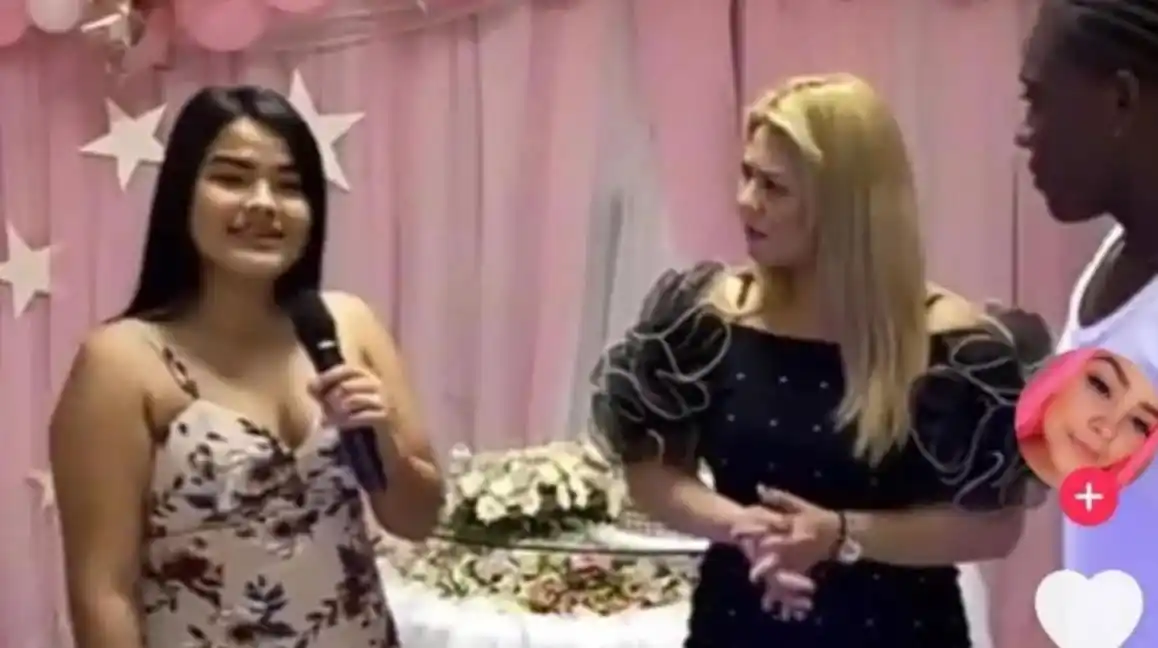 Escrachó a su novio y a su madre por tener una relación clandestina