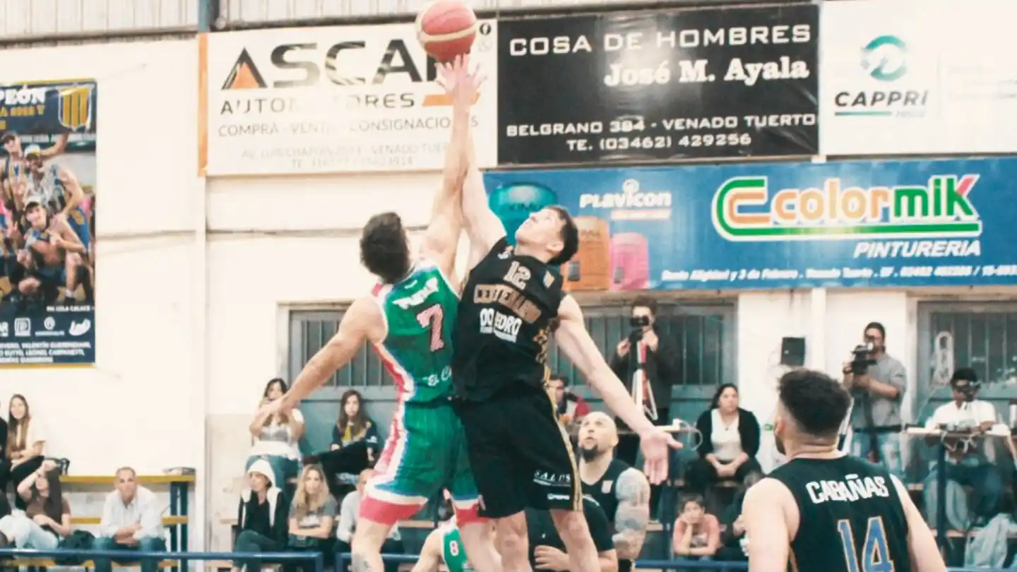 Salto inicial para Centenario y Ciudad. "La Fiebre" se impuso con comodidad y va por la clasificación en el "Giocondo Semprini". Foto: Javier Calvi
