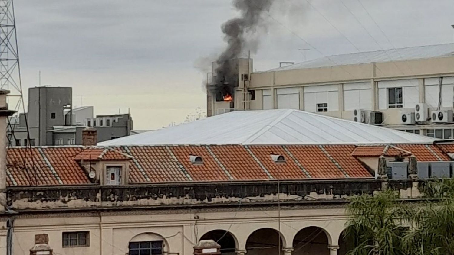 Sofocan un incendio en dependencias del Rectorado de la UNL