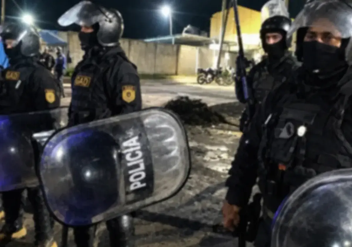 Operativo policial en Granja Tres Arroyos de Pilar.