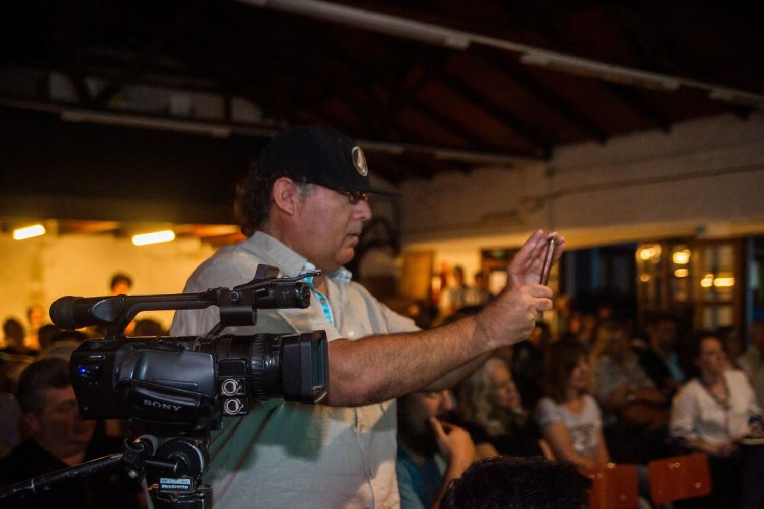 El reconocido fotógrafo lucha por recuperar la visión y agradece la colaboración de la ciudadanía.