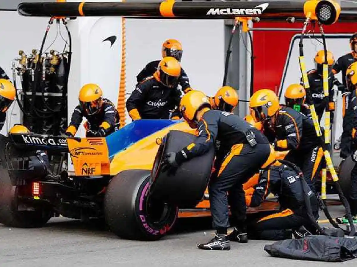  McLaren reduce los salarios