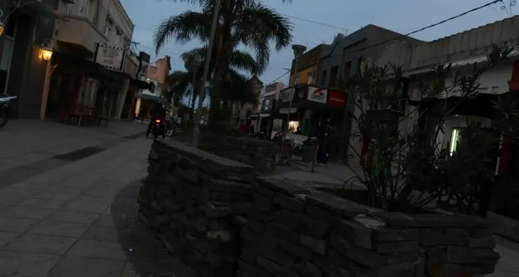 Chau a la Peatonal: Permitirán la “libre circulación” de vehículos