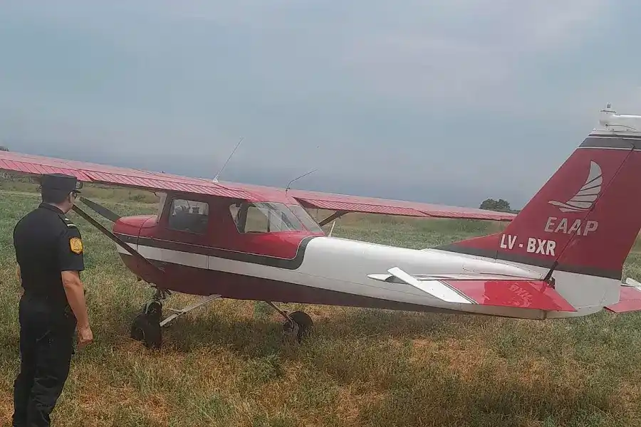 Aterrizaje de emergencia de un avión en Victoria por una falla mecánica