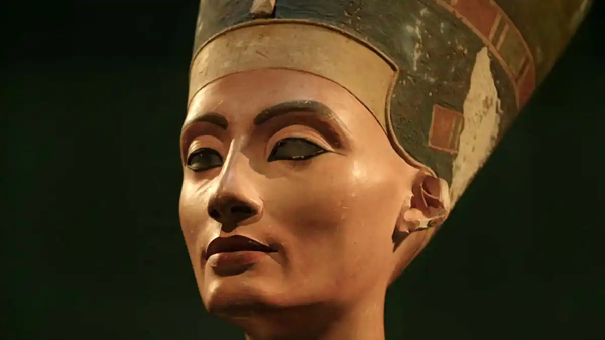 “El hallazgo del siglo”: egiptólogo habría descubierto la tumba de Nefertiti
