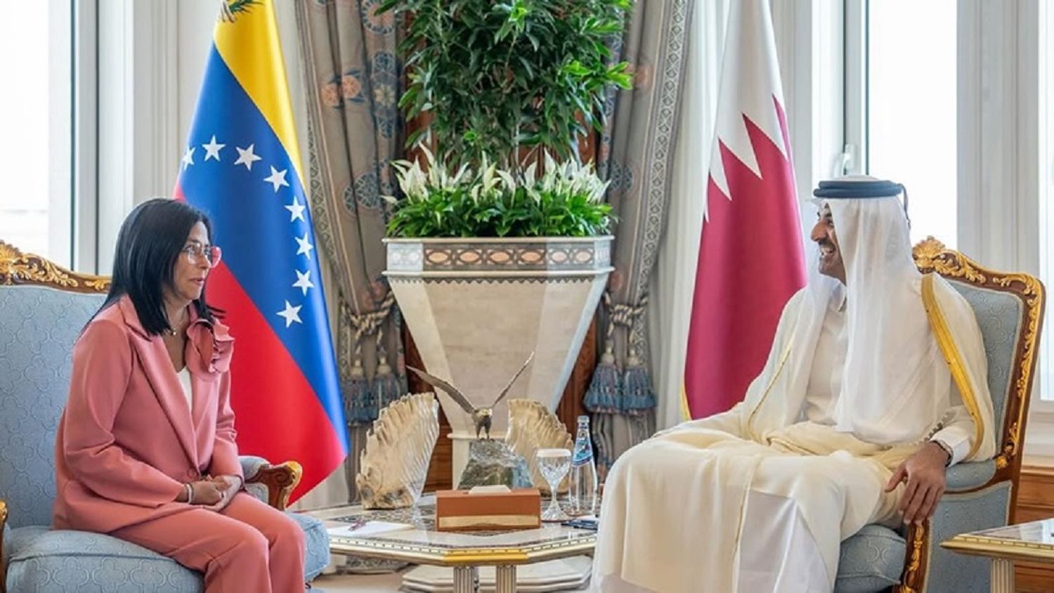 Delcy Rodríguez llega a QATAR:  ambos gobiernos quieren profundizar la relación