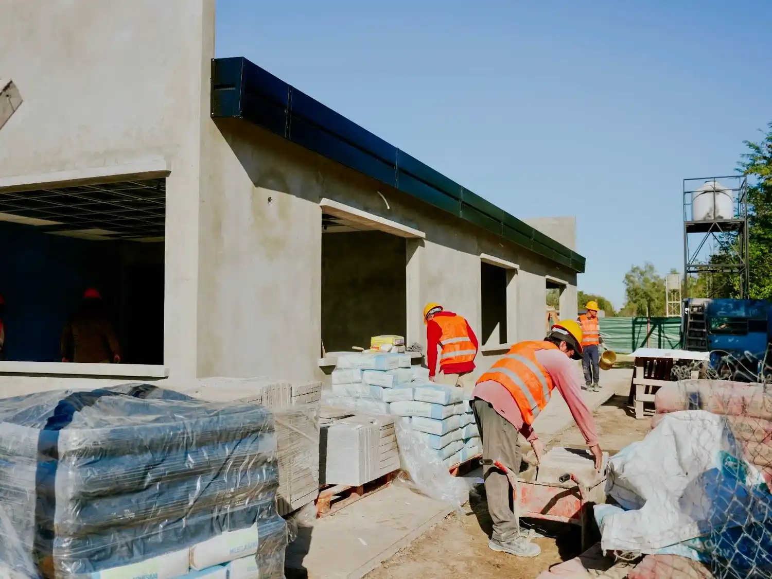 Construyen nuevas aulas en la Secundaria 40 de Manuel Alberti