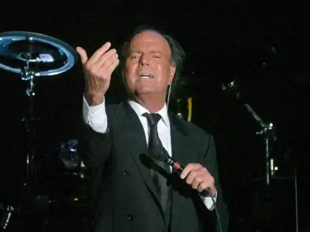 Julio Iglesias es el artista latino con más discos vendidos en el mundo