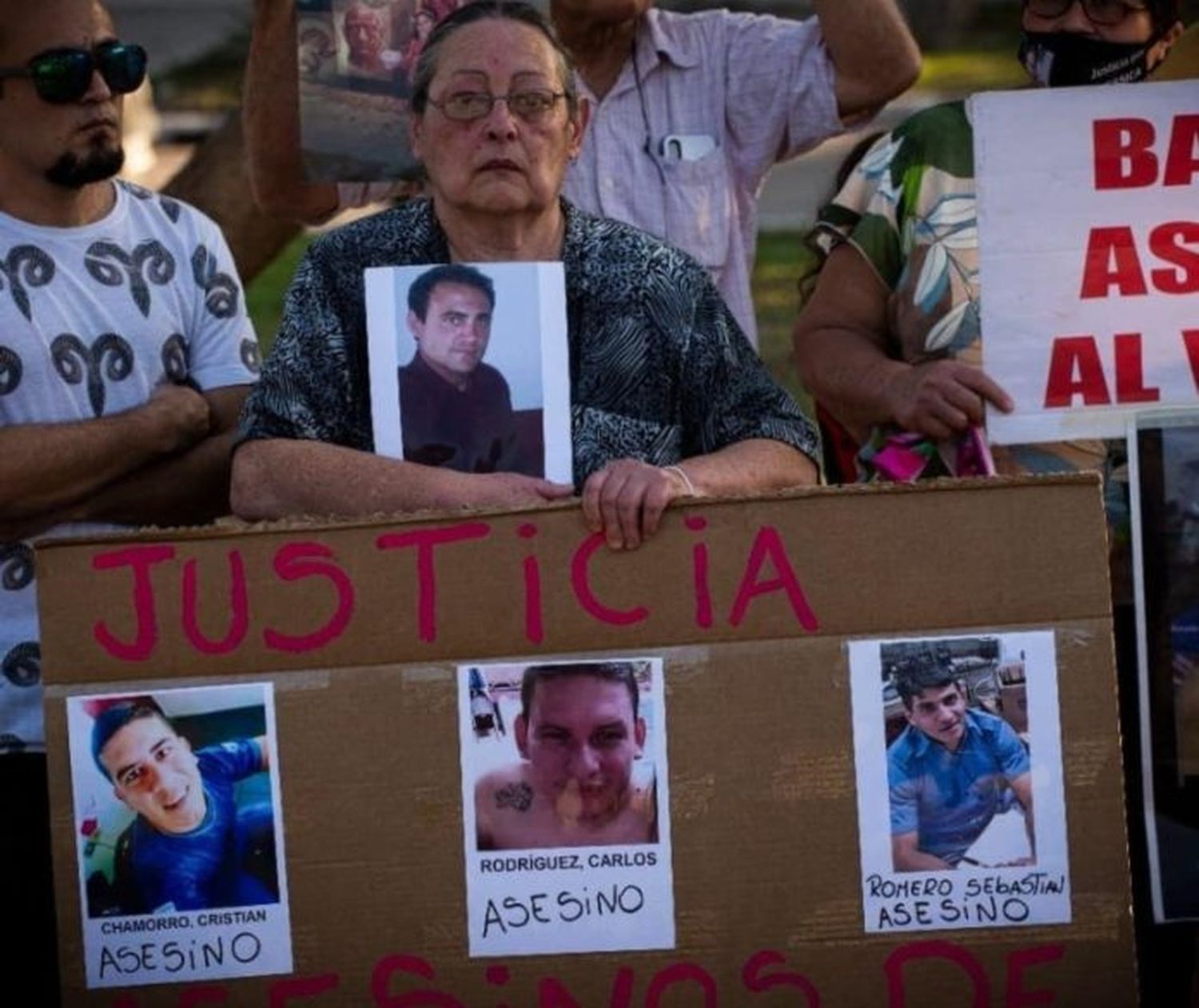 Tres policías irán a juicio por jurados acusados de torturar y matar a un chef