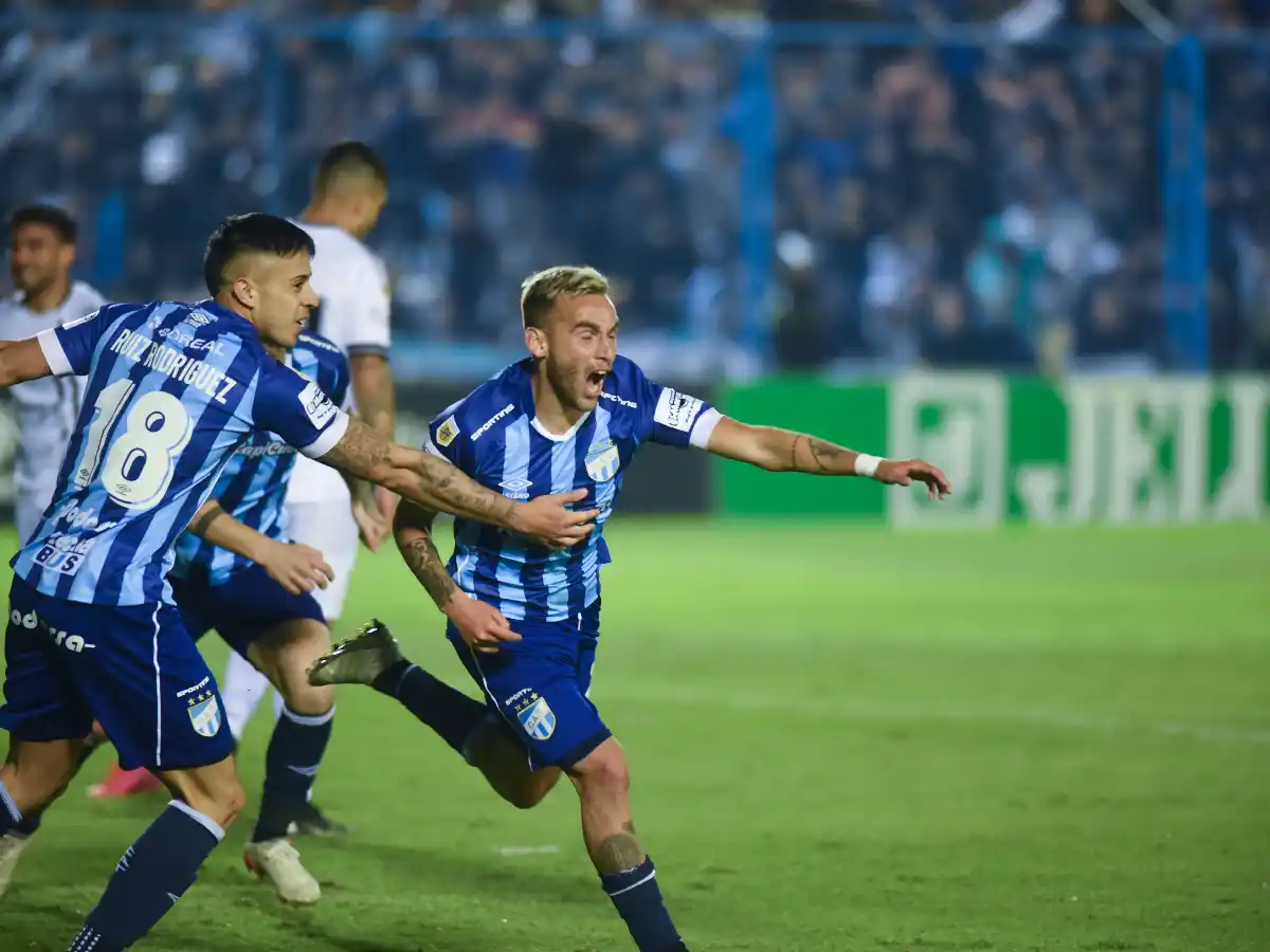 Atlético ganó y sigue puntero