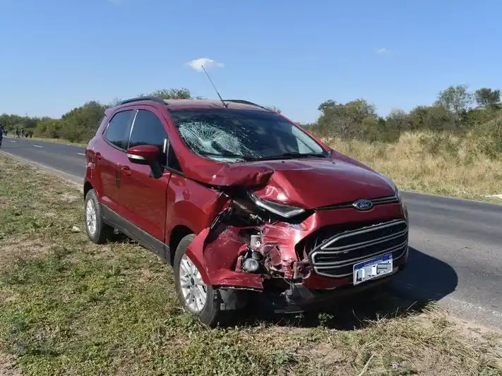 Colisión entre camioneta y moto dejó una víctima fatal