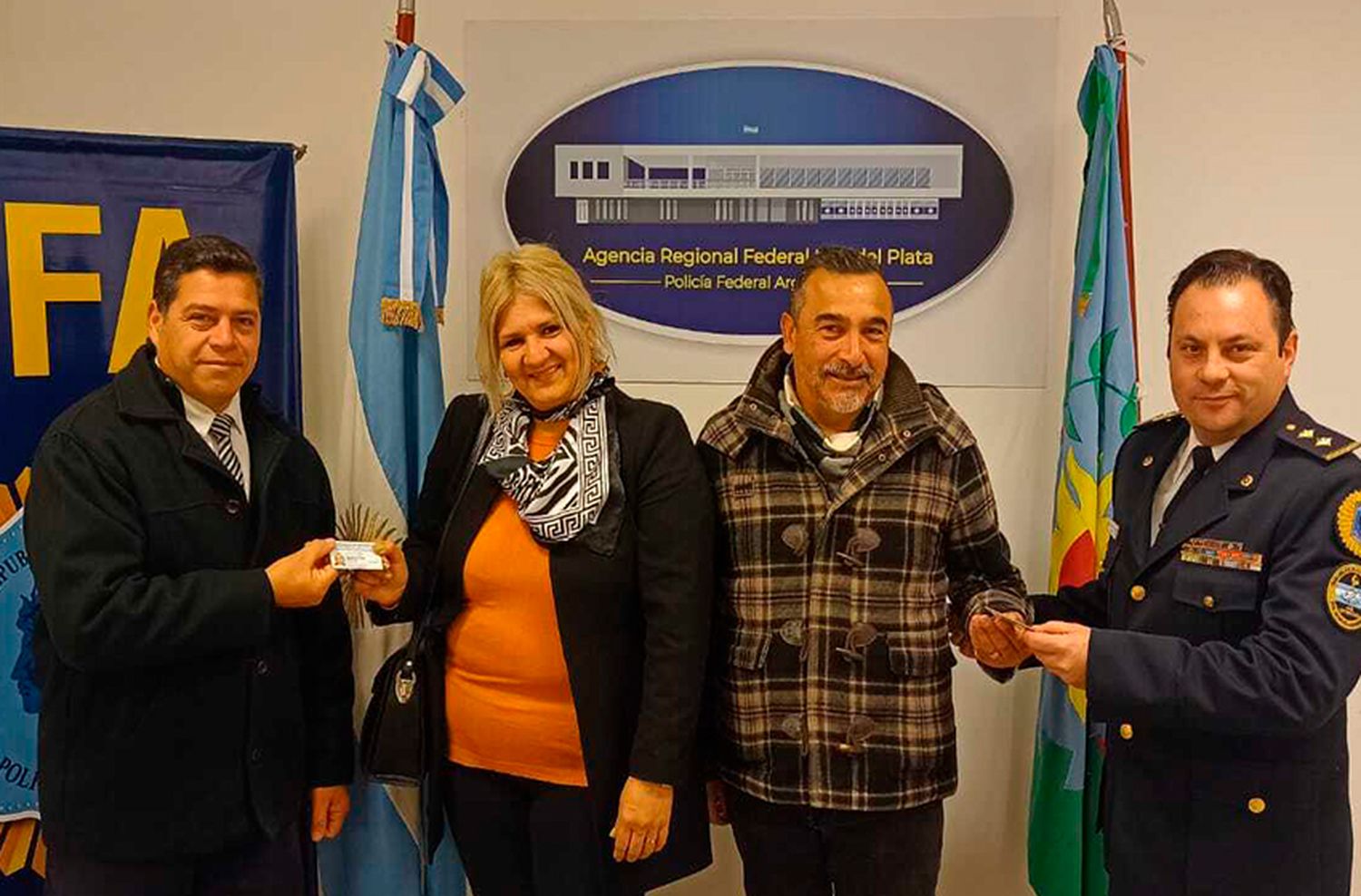 Policía Federal: entregan carnet de obra social a personal retirado