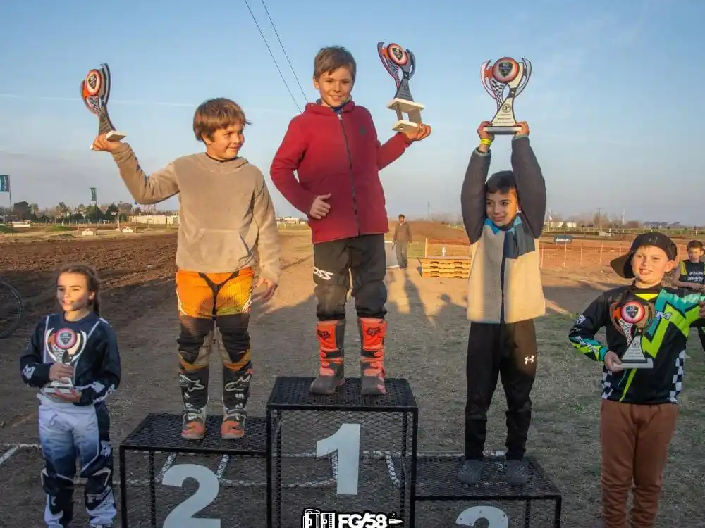 Fermín Gómez deslumbra en la pista santafesina