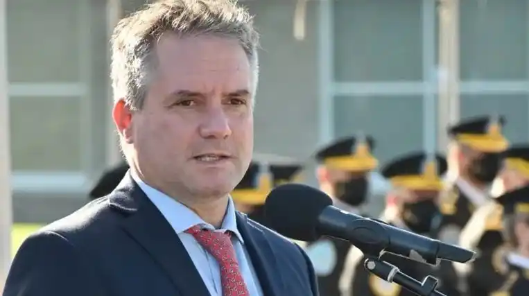 Tras la filtración de los chats, el ministro de Seguridad porteño pidió licencia