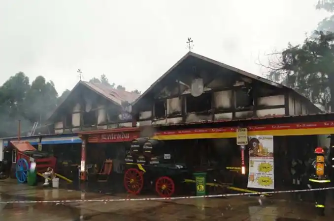 Autovía Artigas: Un negocio de regionales fue arrasado por el fuego