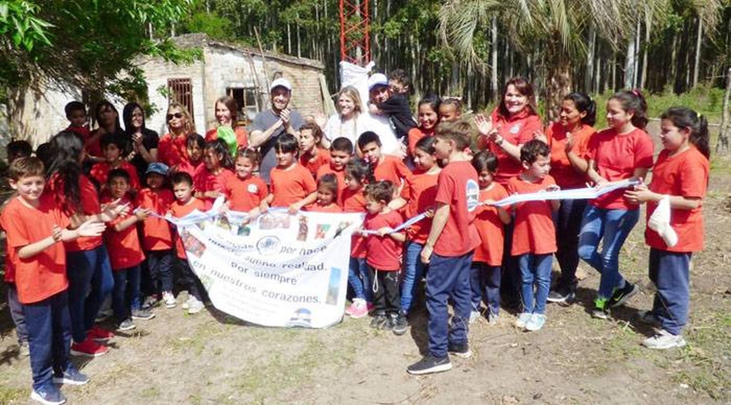 Se construyó una torre de conexión a internet  para la Escuela Rural N° 23