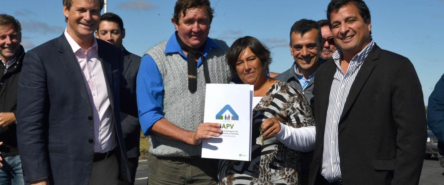 Inauguraron más de 100 viviendas en dos localidades entrerrianas