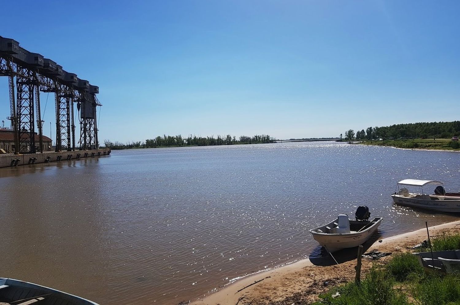 La joven se escapó de la zona de islas y arribó a puerto en bote, trasladando turistas.