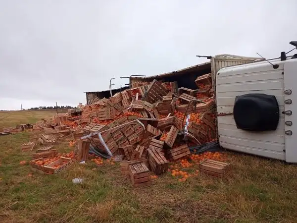 Transporte De Citrus De Chajari Se Accidentó En La Provincia De Córdoba