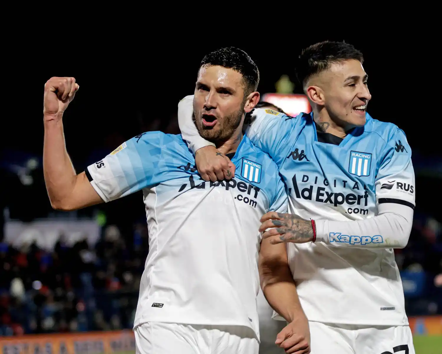 Adrián Martínez festeja el segundo gol de Racing.