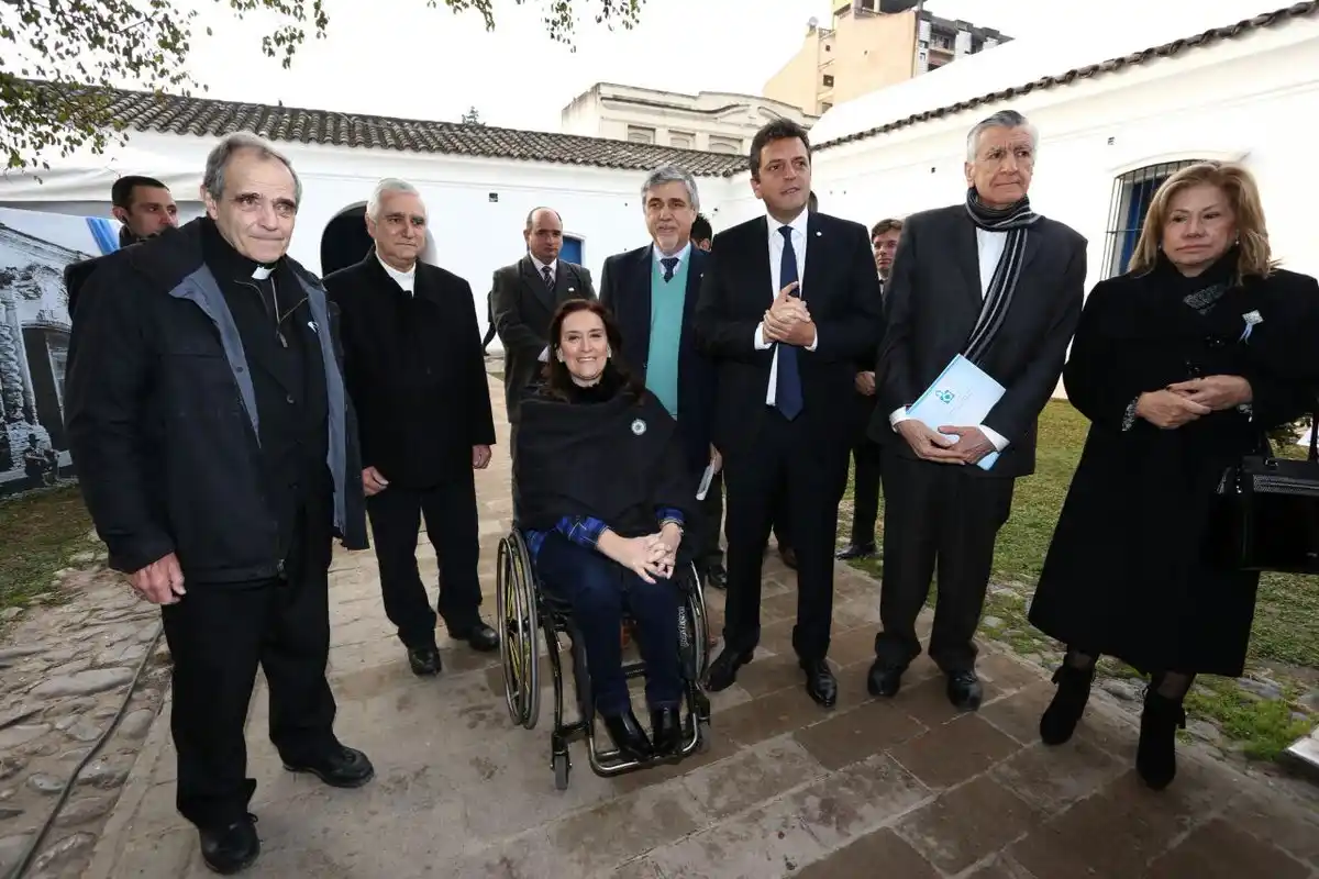 Los 10 puntos del "acta compromiso" que firmaron Michetti y dirigentes de la oposición en Tucumán