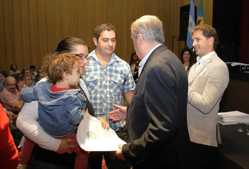 Más de 380  familias pudieron avanzar en  la escrituración de sus tierras