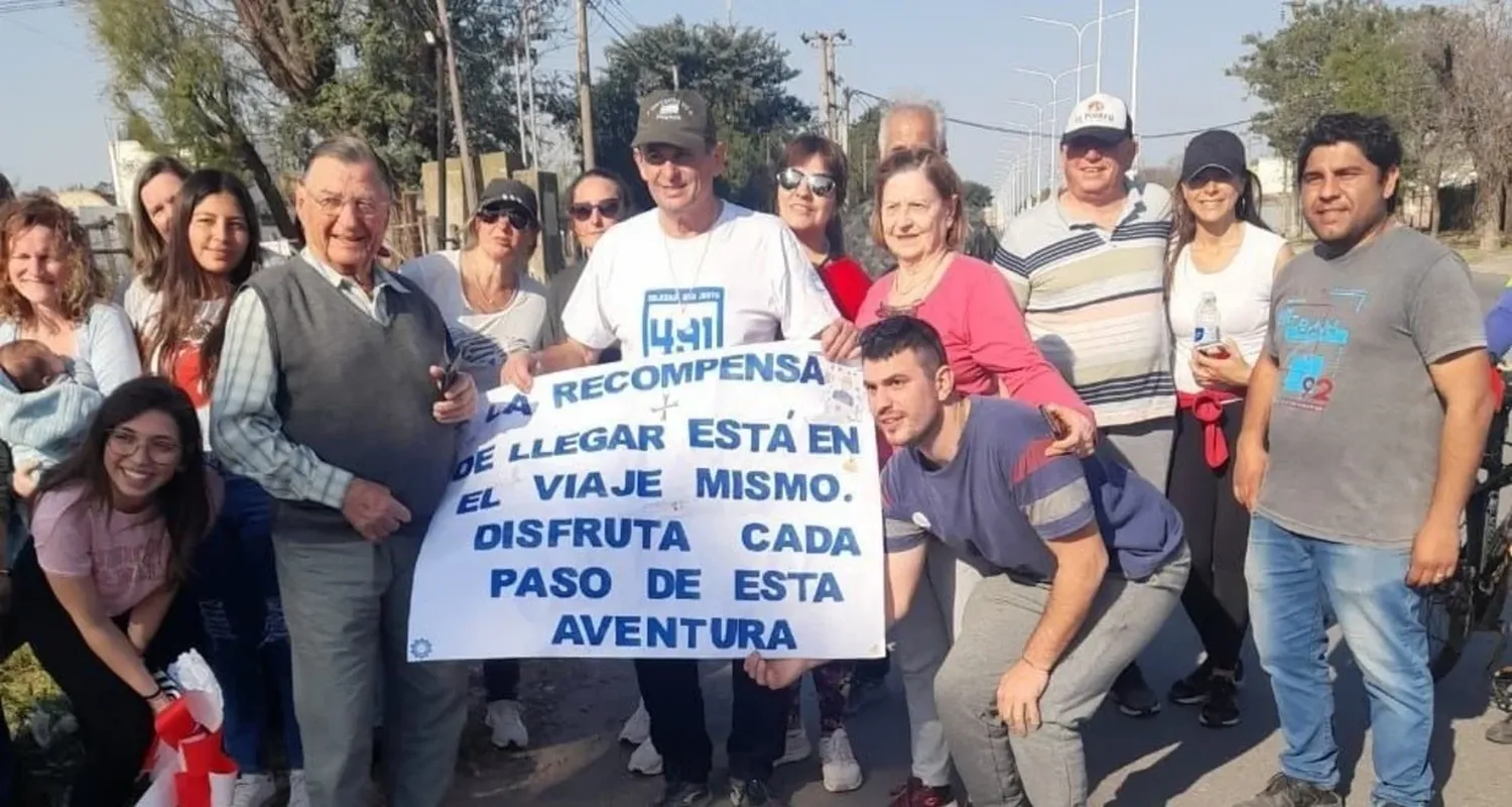 "La recompensa de llegar está en el viaje mismo". Así lo despidieron de su labor como director organizador de la escuela técnica 491, los alumnos, docentes y vecinos de Soledad.