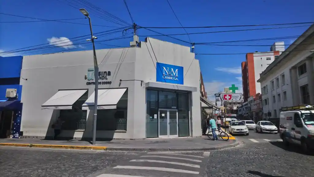 Debutó el "dólar solidario" pero las casas de cambio no pudieron operar