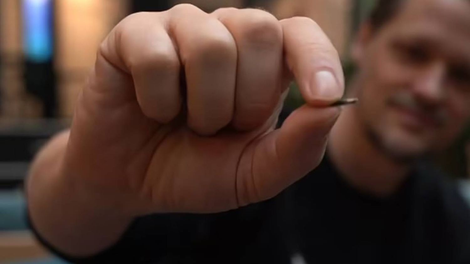 Desarrollan un microchip que se implanta en la piel y almacena el comprobante de vacunación contra el COVID-19