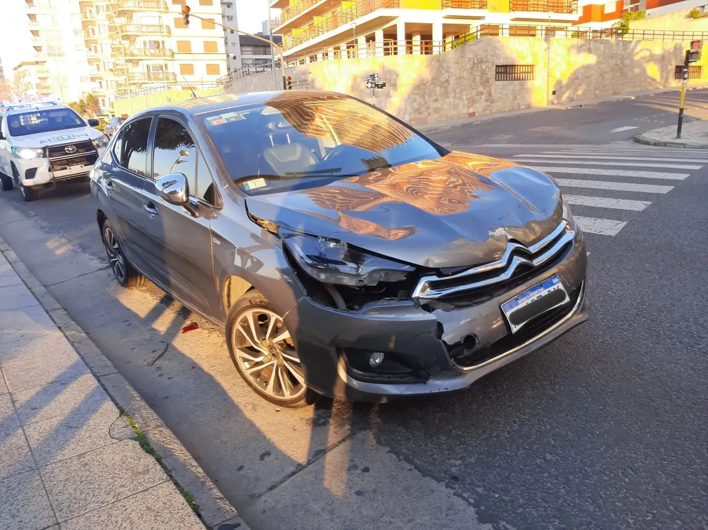 Choque en la costa con un hombre hospitalizado.