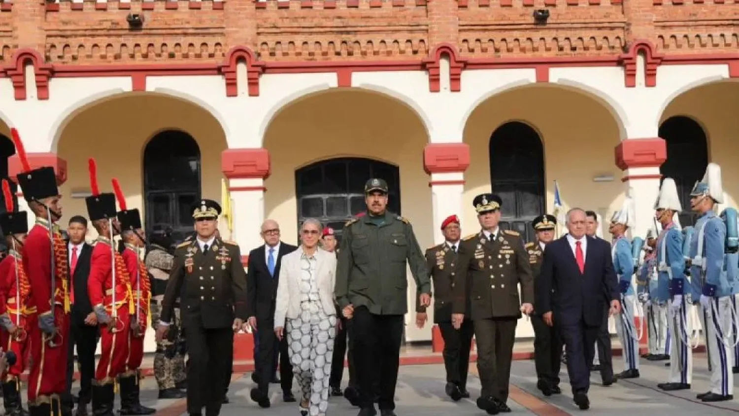 «Venezuela tiene un PODER MILITAR QUE LA DEFIENDA» de las amenazas, asegura Maduro (+Detalles)