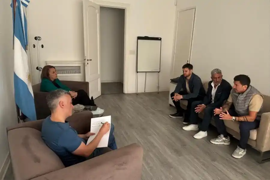 Fein y Paulón reunidos con aeronavegantes - Prensa Socialismo