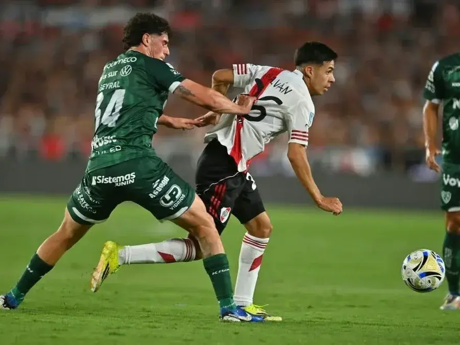 Desde las 19, Sarmiento recibe a River en Junín por el pendiente de la fecha 11 del Clausura.