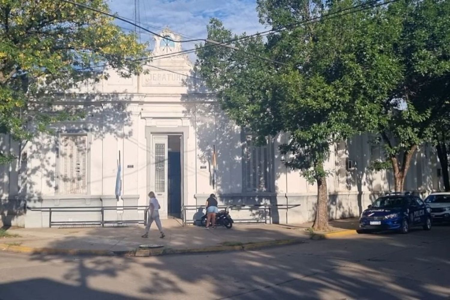 Violento robo en la región: a plena luz del día entraron armados a un comercio y se llevaron 150 mil pesos