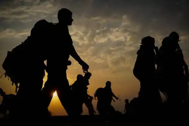 Vacunan a todos y los ¿MIGRANTES qué?