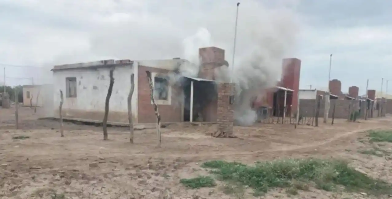 Tras varias amenazas, un hombre prendió fuego la casa de su ex